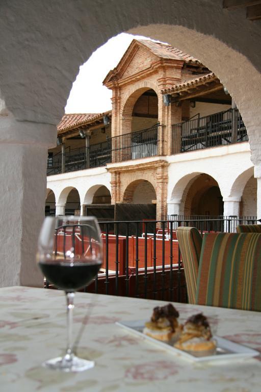 Hotel Plaza De Toros De Almadén Extérieur photo